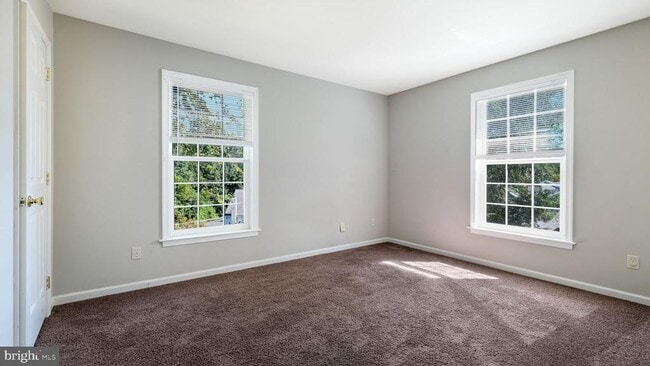 Building Photo - 24 Duttonview Dr