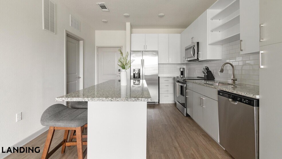 Building Photo - 7311 Baymeadows Way