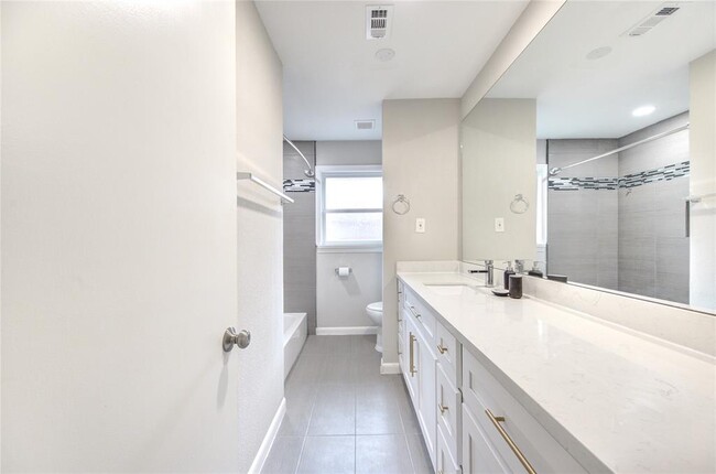 Building Photo - 6026 Clarewood Dr