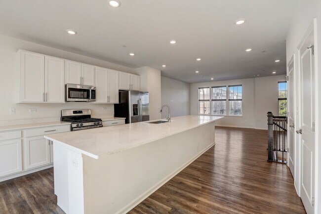 Building Photo - 2924 Reflection Dr