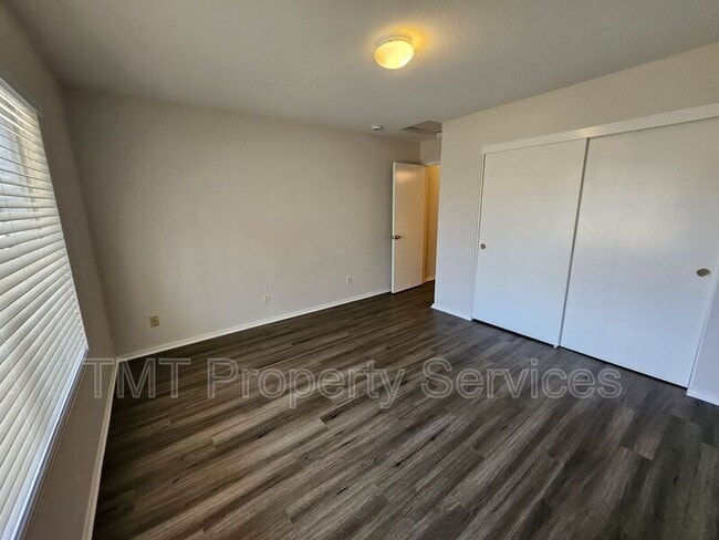 Building Photo - 3533 Des Moines Dr