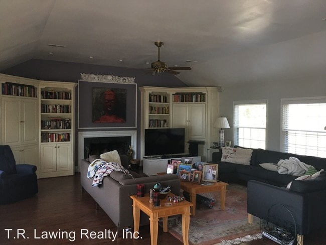 Building Photo - 1205 Fairfield Dr