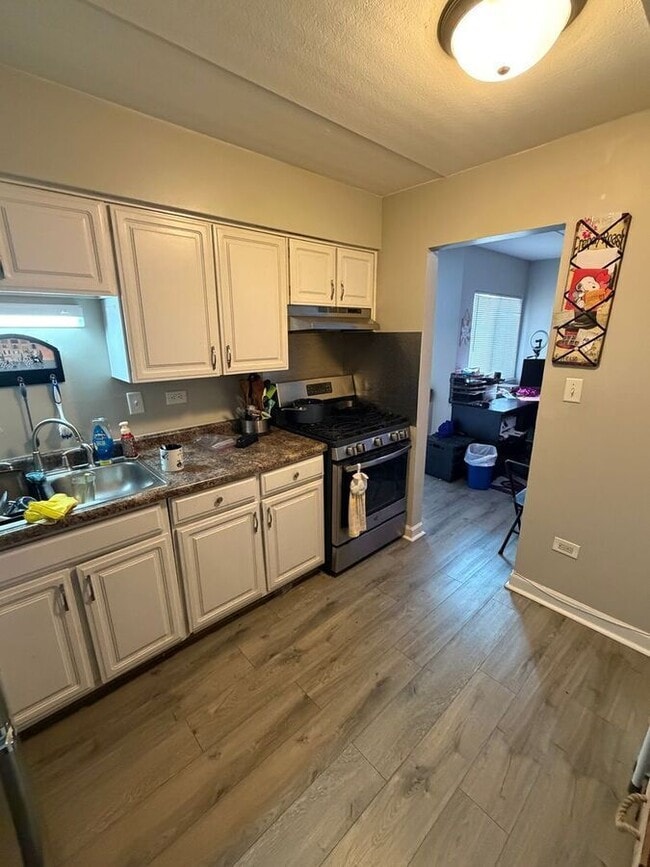 Building Photo - 170 E Lake St