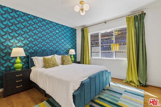 Building Photo - 2867 Beachwood Dr