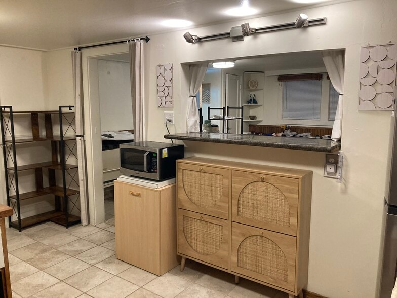 Building Photo - 3421 Belmont Ave