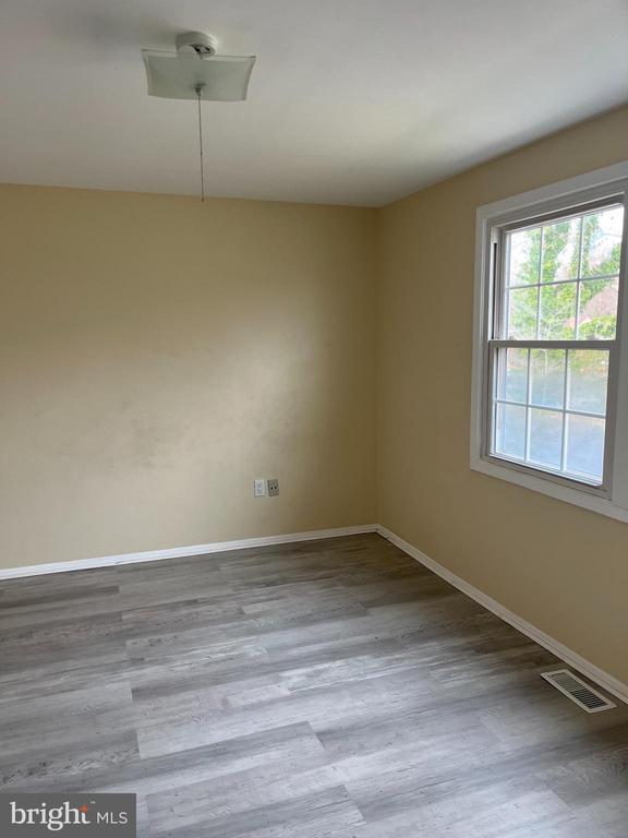 Building Photo - 42 Genesee Ln