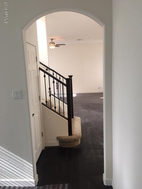 Building Photo - 1502 E Dunlap Ave