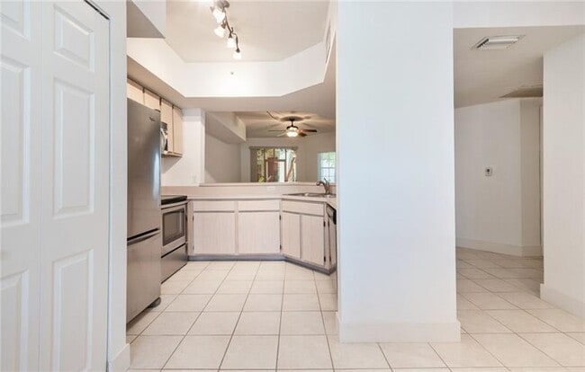 Building Photo - 761 SW 148th Ave