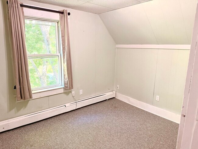 Building Photo - 32 Rockland St