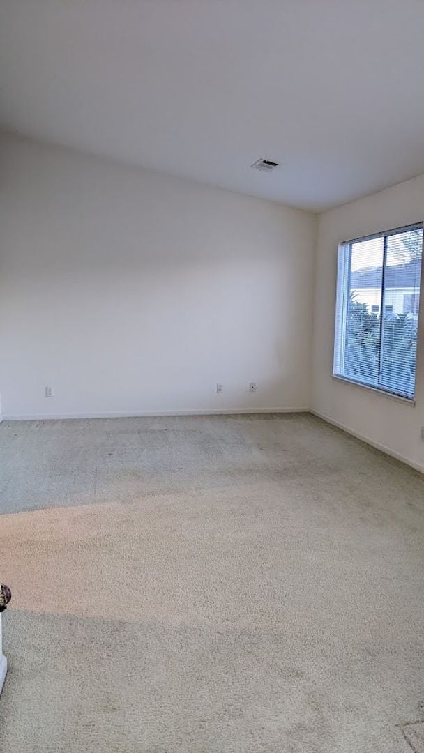 Building Photo - OPEN HOUSE MONDAY 3/9/26 at 4:00 pm