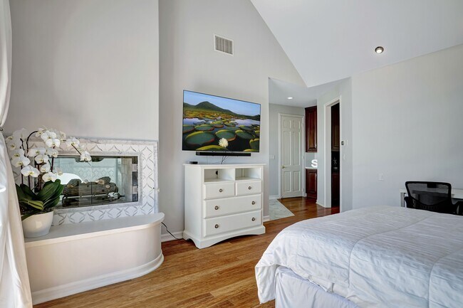 Building Photo - 3000 Sequit Dr
