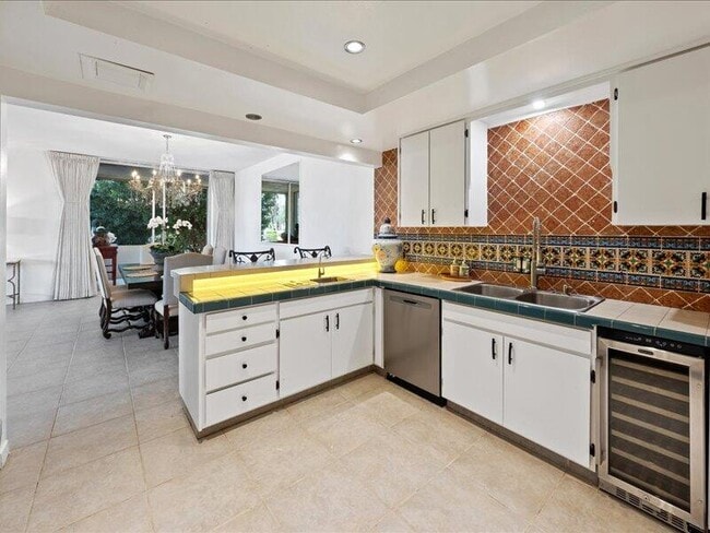 Building Photo - 899 Island Dr
