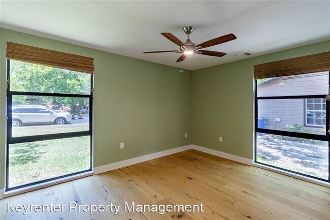 Building Photo - 1423 Broadmoor Dr