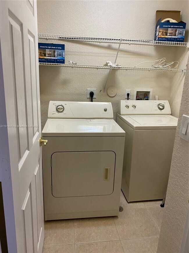 Building Photo - 8395 SW 29th St