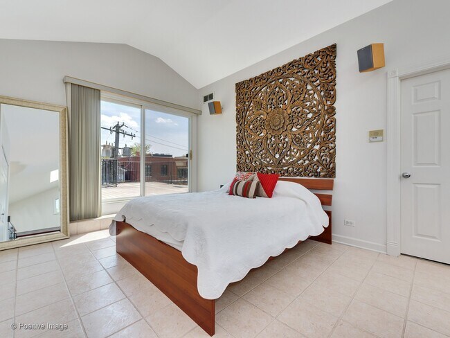 Building Photo - Rarely available single family home for rent in the Southport Corridor!