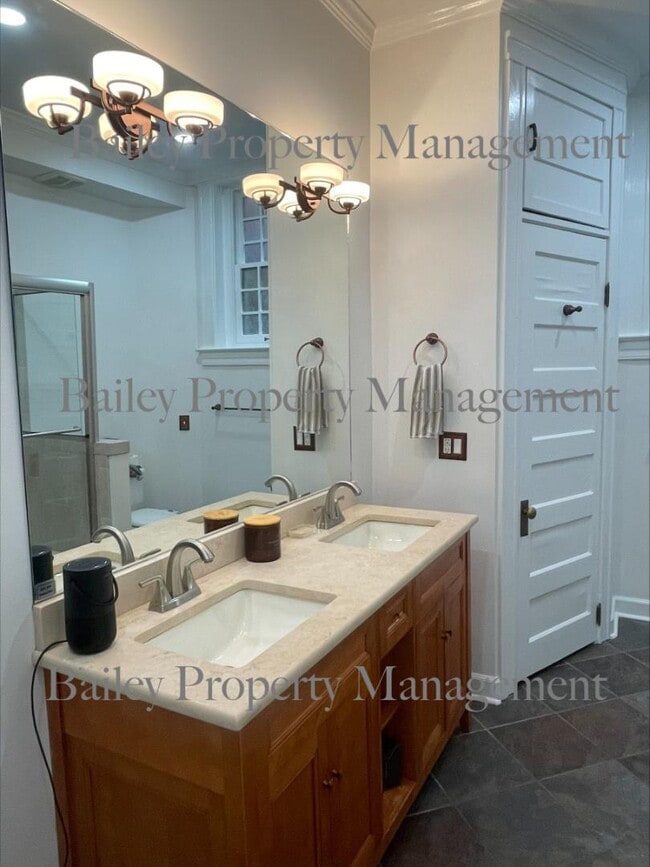 Building Photo - 2541 Cherokee Pkwy