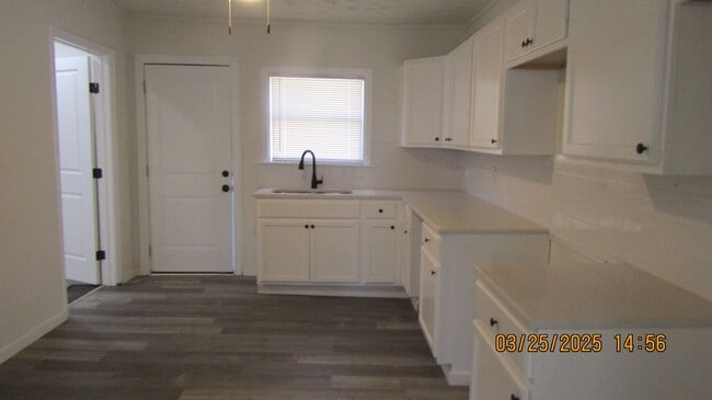 Building Photo - Newly renovated spacious cottage in Mountain View Subdivision!