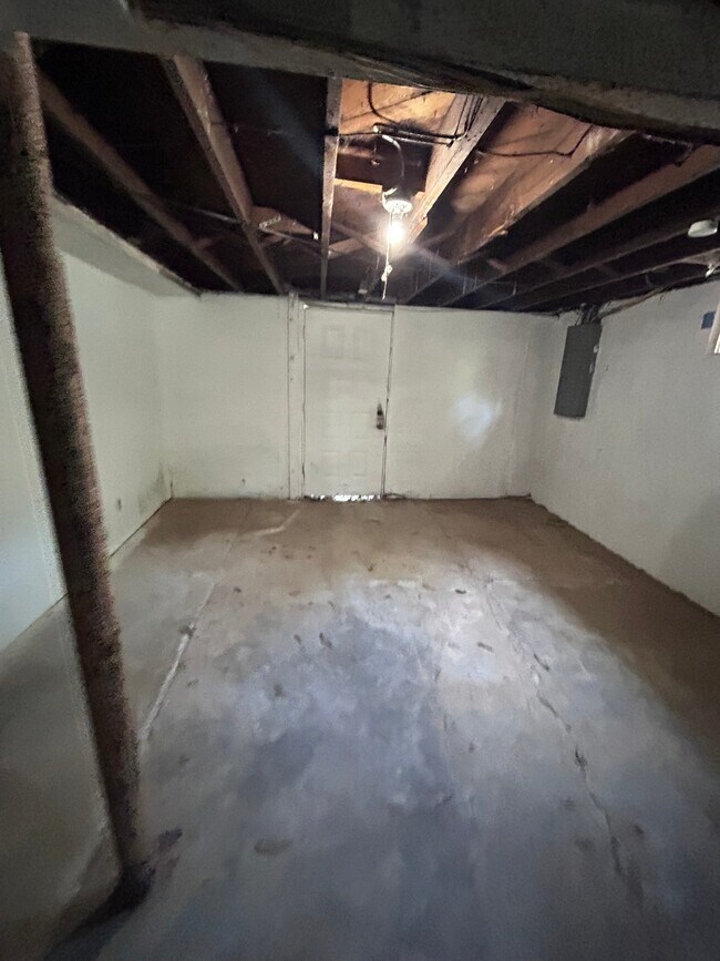 Building Photo - 7534 Blanding Dr