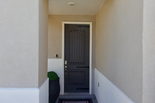 Building Photo - 51030 Hop Sage Pl