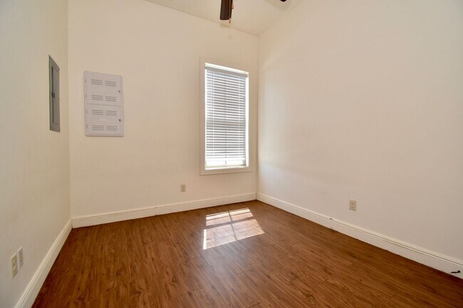 Building Photo - Pine Grove Apartments