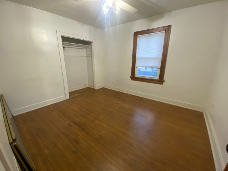 Building Photo - 214 Kenwood Ave