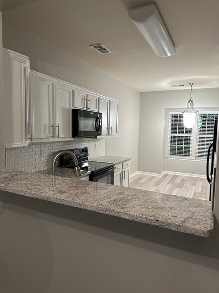 Building Photo - 415 Cedar Pines Dr