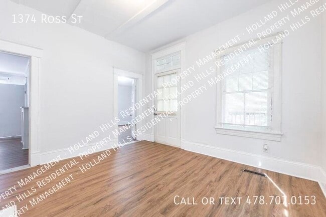 Building Photo - 1374 Ross St