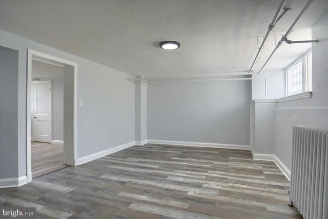 Building Photo - 1323 N Kenwood Ave
