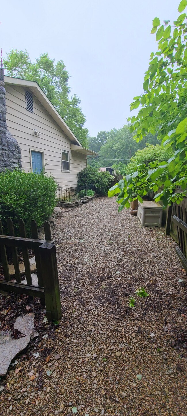 Building Photo - 5049 Babbitt Rd