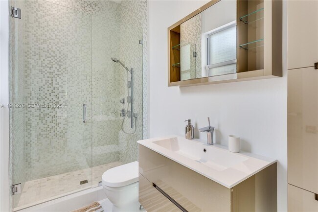 Building Photo - 1701 Espanola Dr