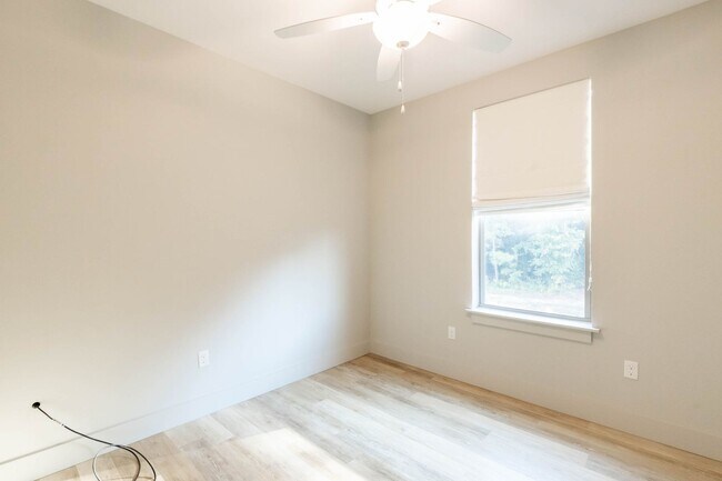 Building Photo - RARE 3 BEDROOM 2 BATH CONDO AT THE INLET -...