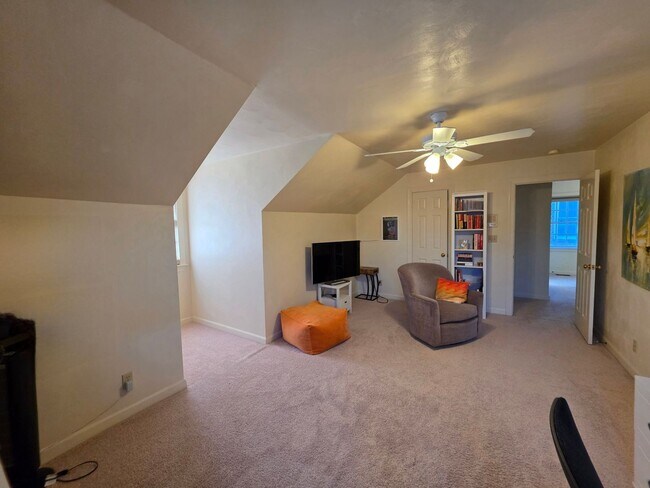 Building Photo - Ghent Square