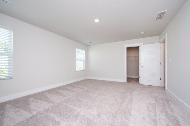Building Photo - Stunning 3BR/2.5BA Luxury Townhome with Loft & Garage in Greenville! $2,050/mo rent