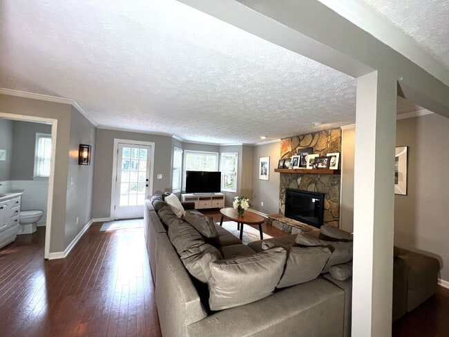 Building Photo - 3324 Devaughn Dr