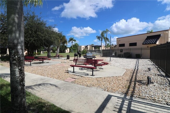 Building Photo - 2083 NE Collins Cir