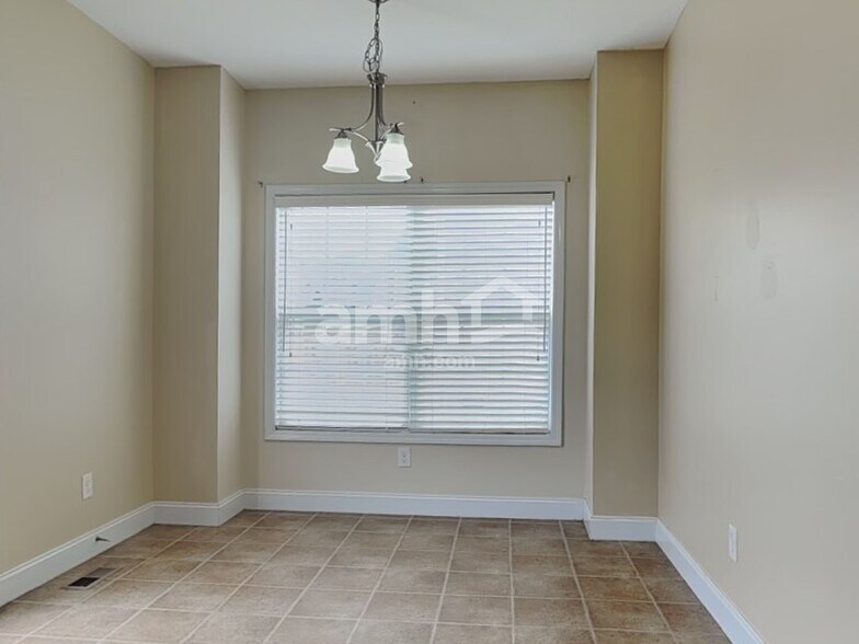 Building Photo - 4712 Dawn Oaks Ln