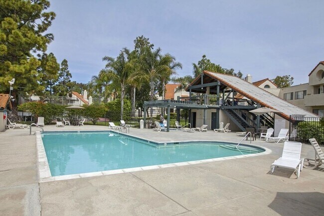 Building Photo - REMODELED Condo in Melrose Park!