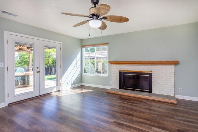 Building Photo - 4 Bedroom Home in West Redding
