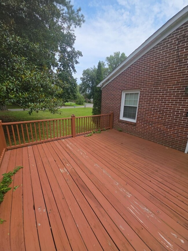 Building Photo - 1106 Park Dr