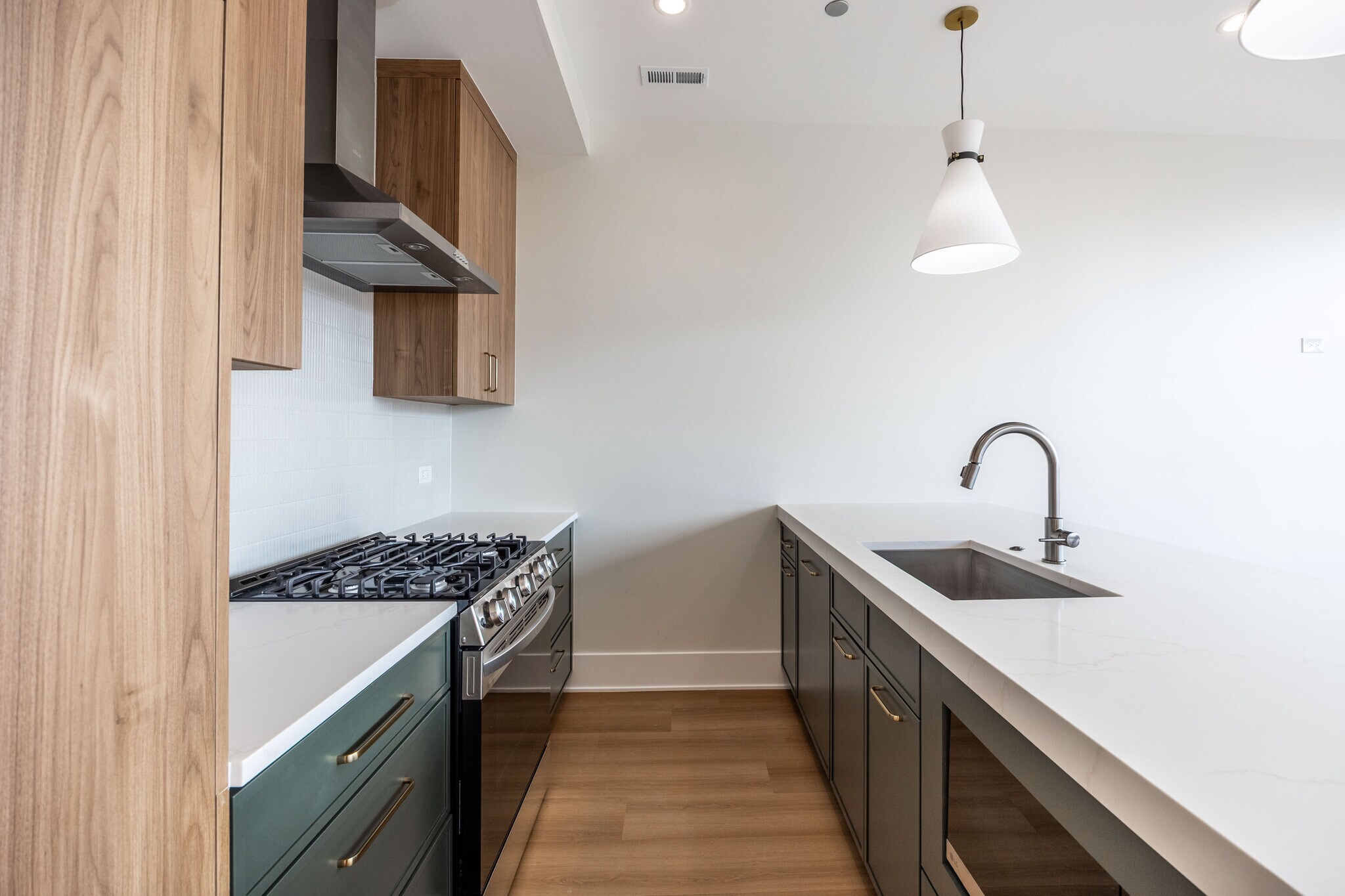 Building Photo - 1610 W Grand Ave