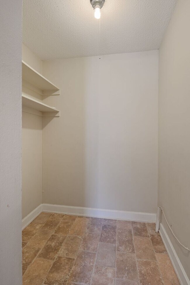 Building Photo - 3609 Balsam Ave