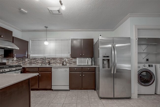 Building Photo - 9511 Farrell Dr