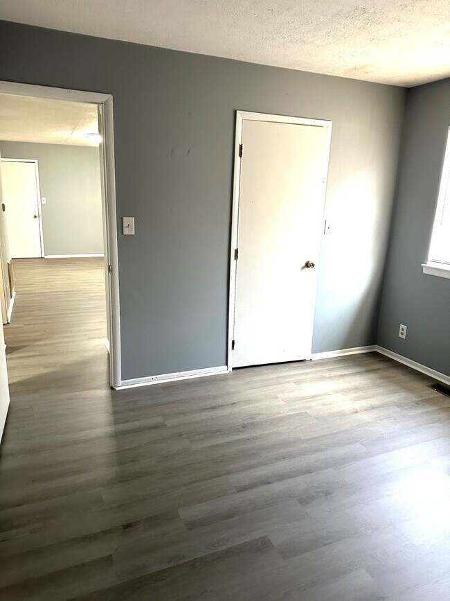 Building Photo - 257-259 W Elm St.