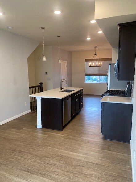 Building Photo - 2816 S Fox Ct
