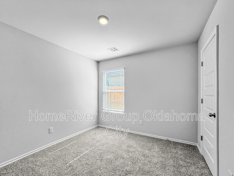 Building Photo - 1224 S Brk Dr