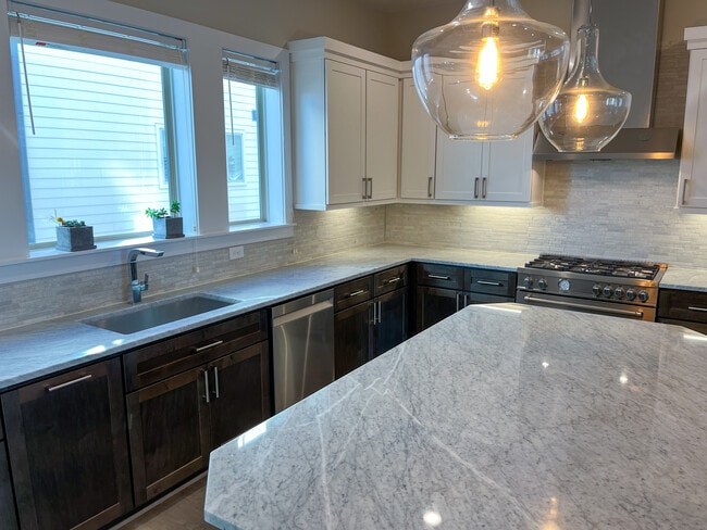 Building Photo - 2643 Fountain Key Blvd