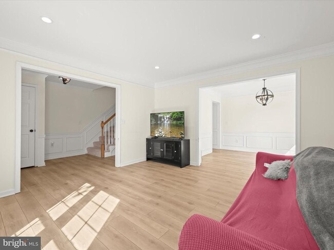 Building Photo - 8806 Admiral Dr