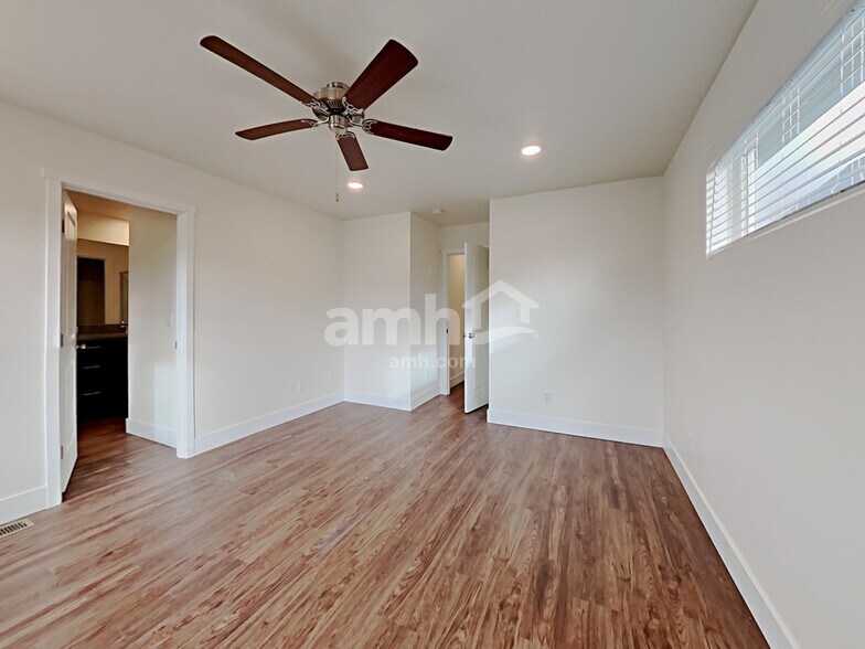 Building Photo - 33084 Ten Trails Pkwy