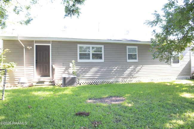 Building Photo - 514 Perry Ln
