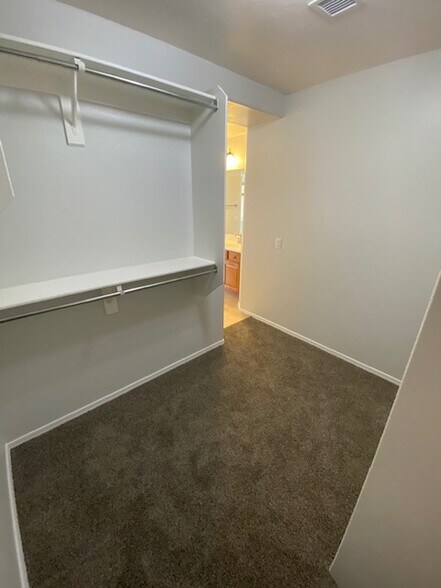 Building Photo - 43584 W Arizona Ave